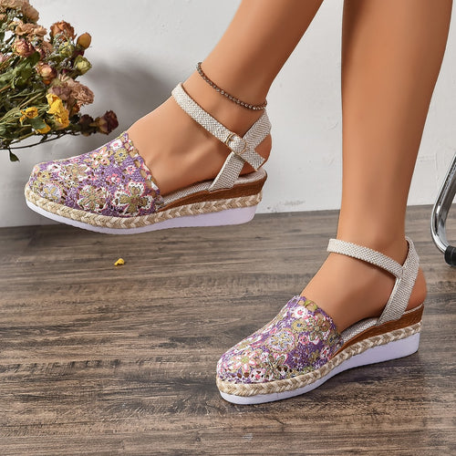 Ladies espadrilles with an elegant crochet design and a comfortable sole Amarae