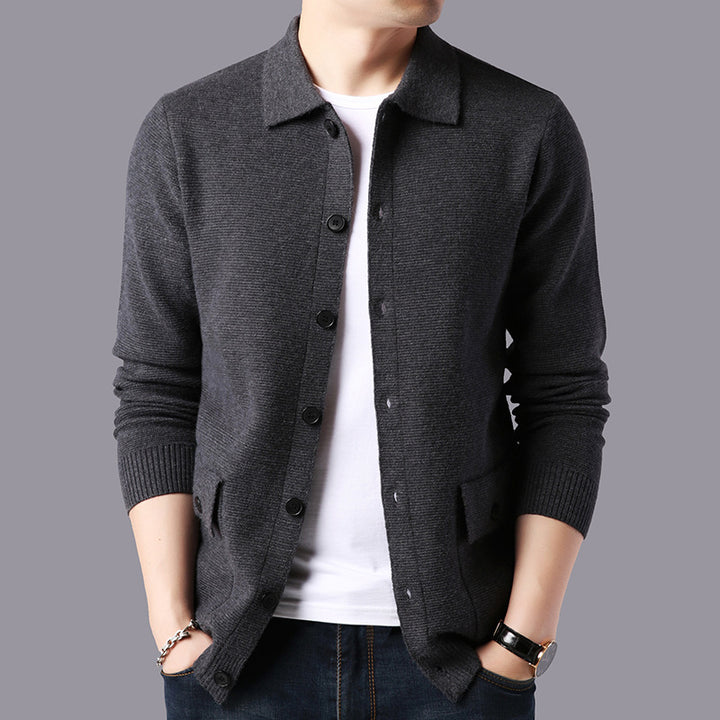 Casual cardigan for men with practical pockets and a button closure Lune London