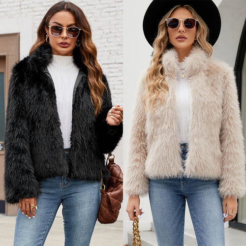 Luxurious short women's jacket in faux fur with a trendy collar Amarae