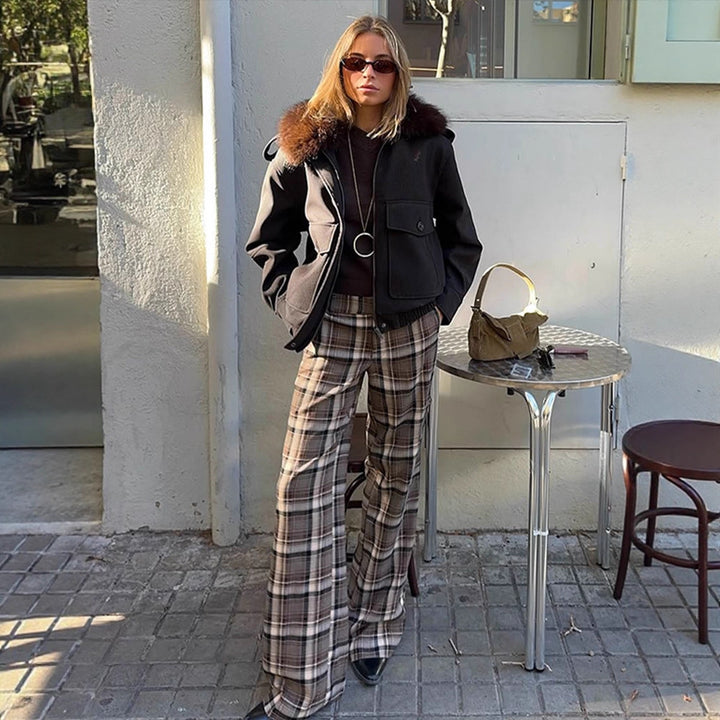 Women's Boxy Short Coat with Voluminous Fur Collar and Zipper Amarae