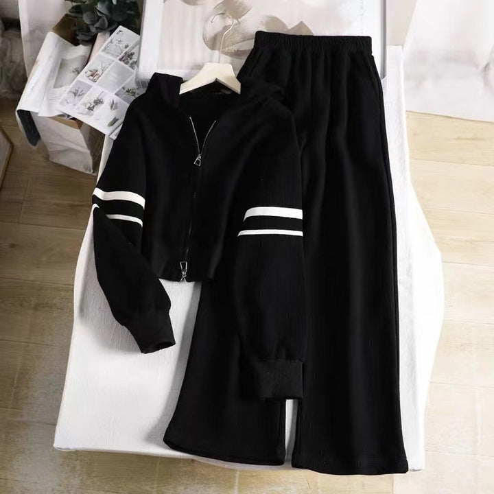 Women’s leisure hoodie and wide-cut jogging pants combination with practical zipper Chic & Stil