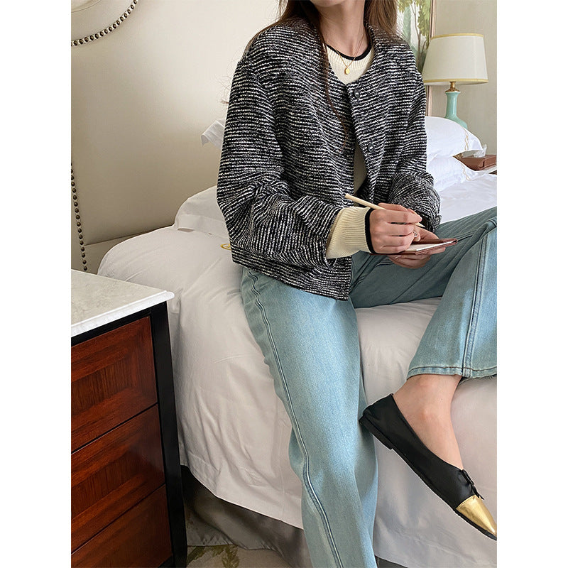 Women's elegant jacket with fine texture and button details Chic & Stil