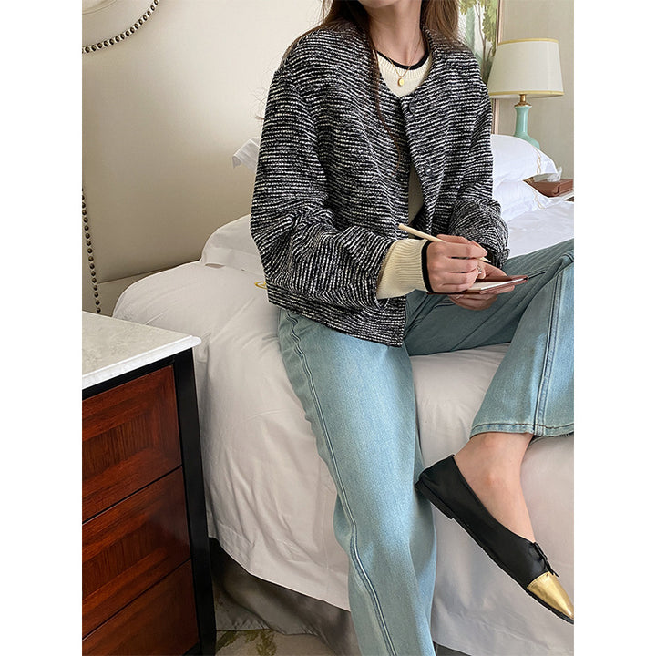Women's elegant jacket with fine texture and button details Chic & Stil