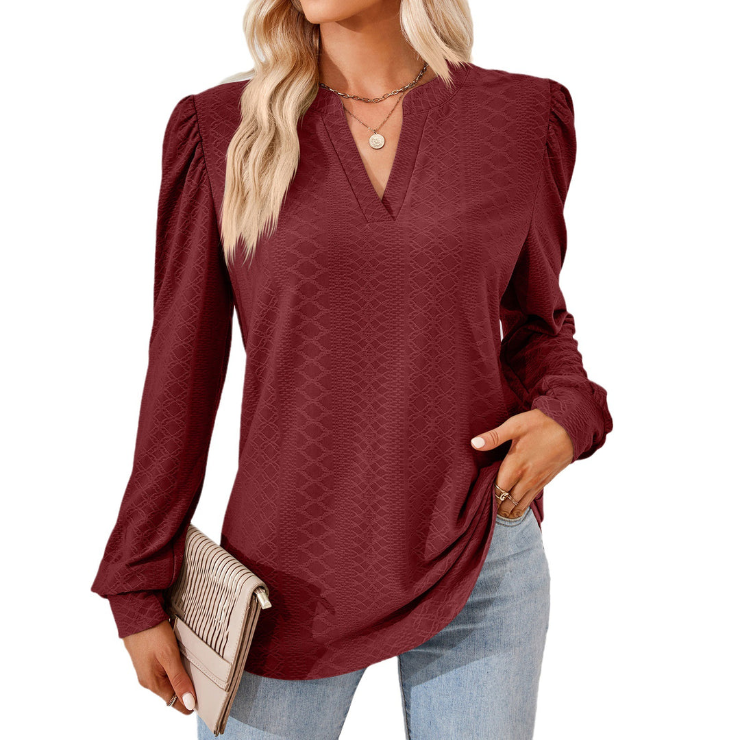 Women's shirt with elegant V-neck and structured pattern Lune London