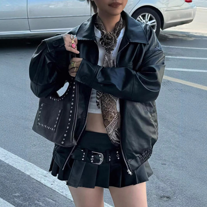 Fashionable leather jacket for women in a trendy oversized Lune London