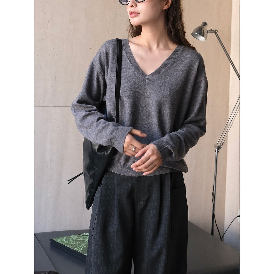 Women Lightweight V-Neck Fine Knit Sweater in Oversize Fit with Ribbed Cuffs Amarae