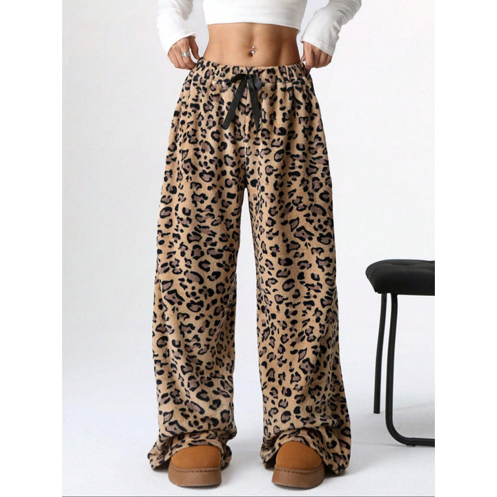 Comfortable women's pants with leopard print Lune London
