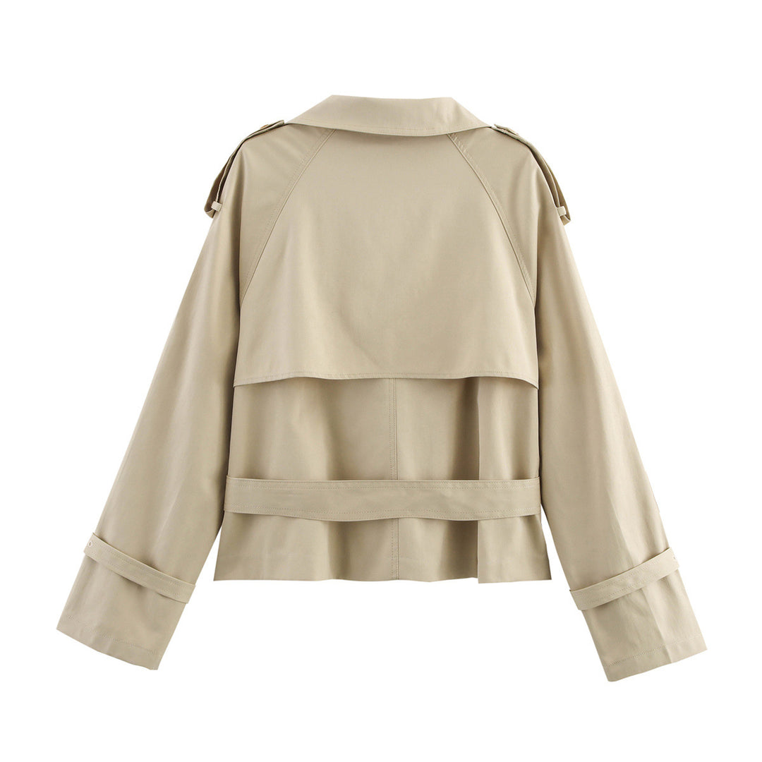 Trendy trench coat for women with unique button details and a modern belt Lune London