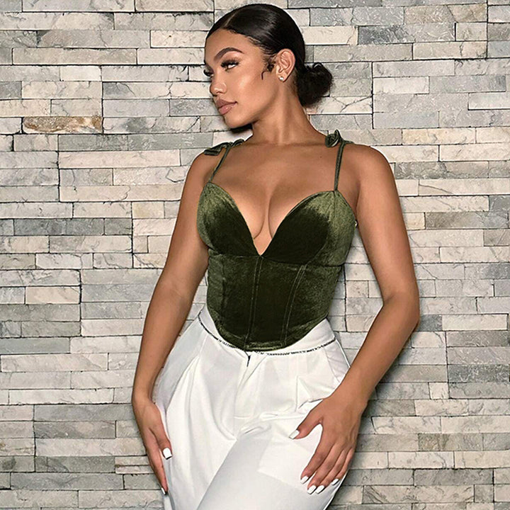 Top en velours élégant pour femmes avec décolleté en V profond et bretelles réglables Chic & Stil