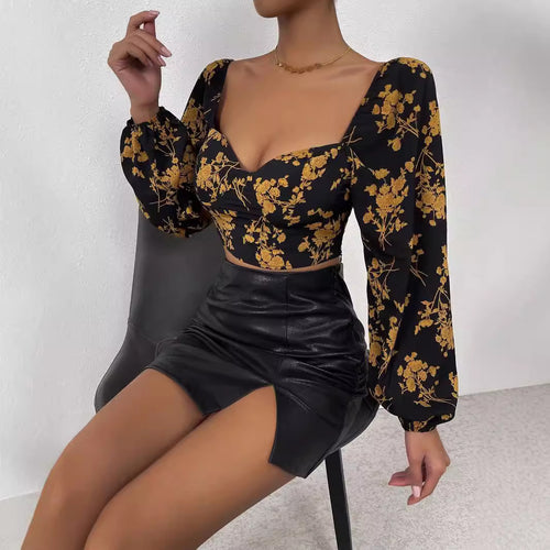 Short women's top with floral pattern and elegant puff sleeves Chic & Stil