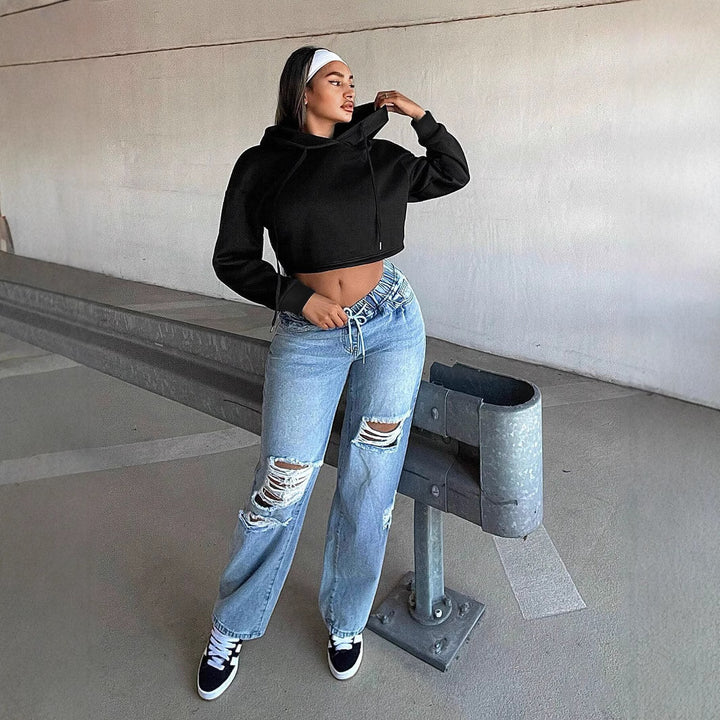 Sweatshirt court pour femmes avec une coupe décontractée et une capuche Chic & Stil