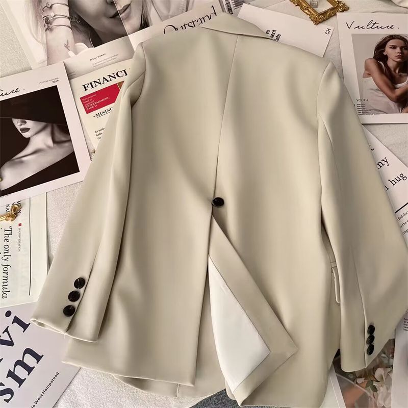 Blazer féminin à la mode avec coupe élégante Chic & Stil