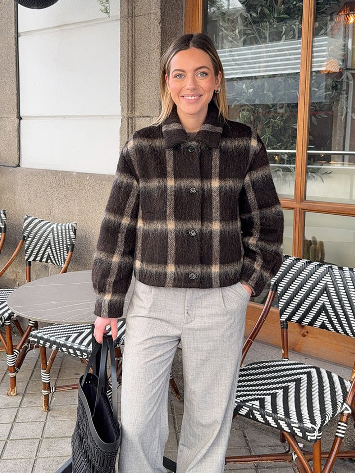Women's short checkered bouclé jacket with boxy silhouette and button placket Amarae