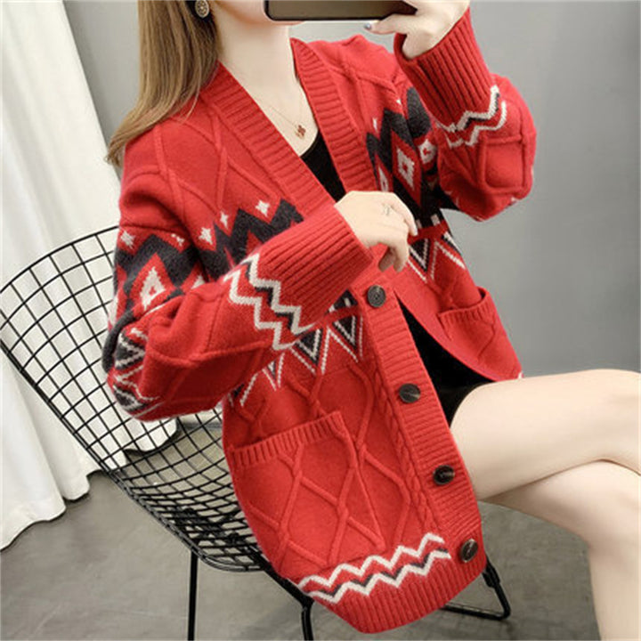 Thick knit cardigan for women with a modern pattern and practical pockets Lune London