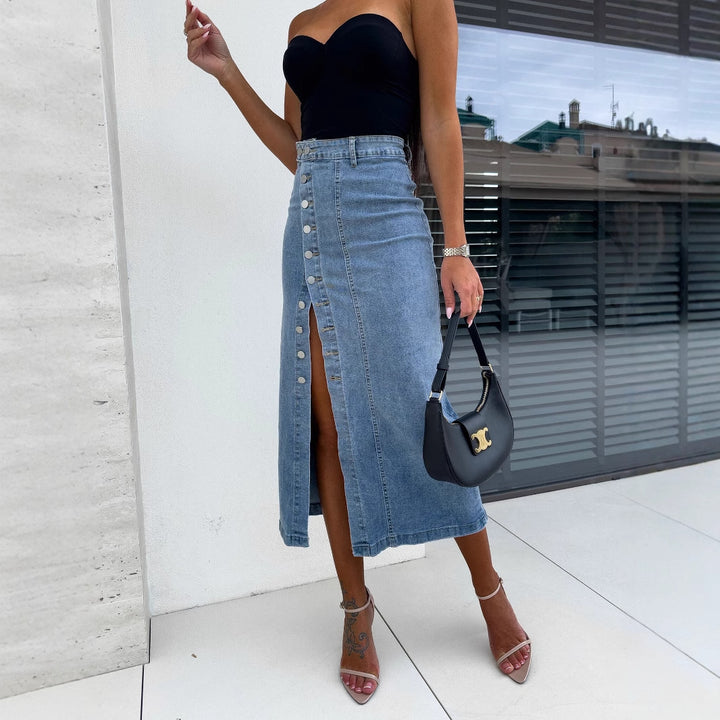 Long denim skirt for women with side slit and button details Chic & Stil
