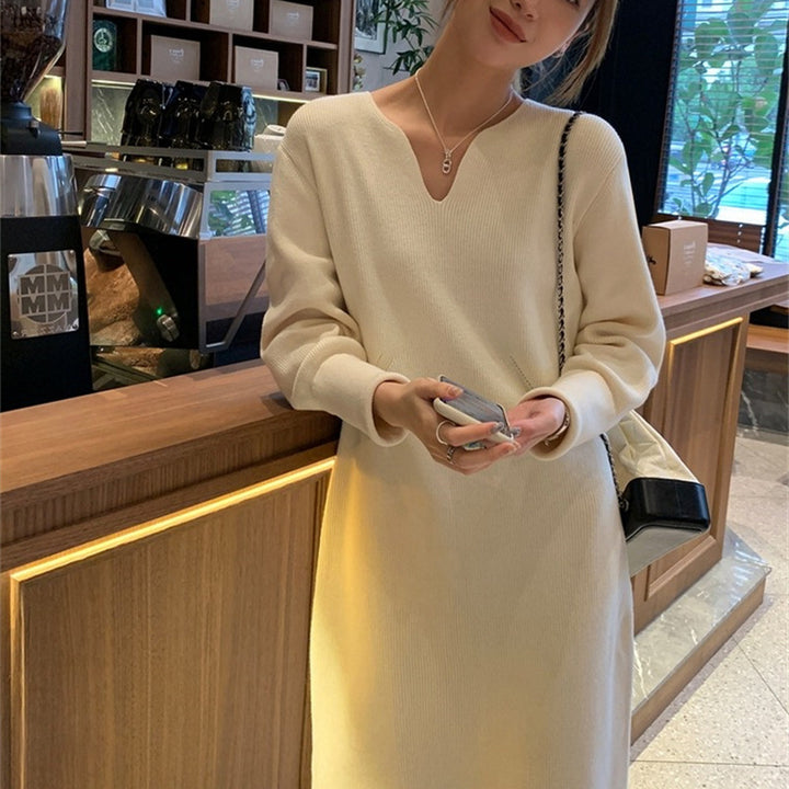 Robe en tricot pour femmes avec décolleté en V profond et coupe confortable Chic & Stil