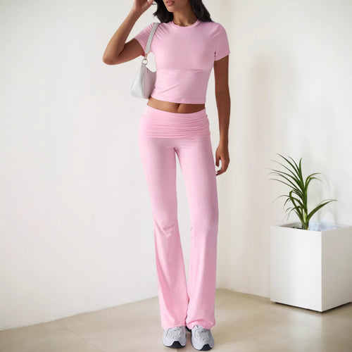 Ensemble de sport pour femmes avec haut ajusté et leggings évasés Chic & Stil