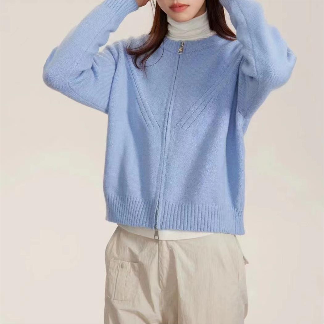 Cardigan pour femmes avec fermeture éclair moderne et motif en cable tendance Chic & Stil