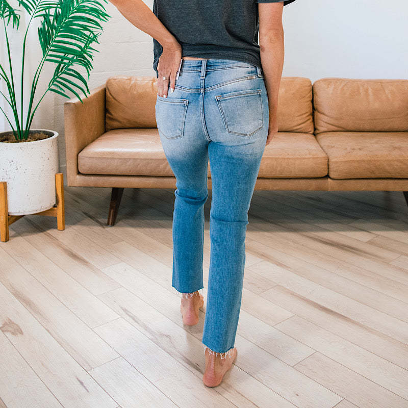 High-waisted jeans for women with button closure and distressed hem Lune London