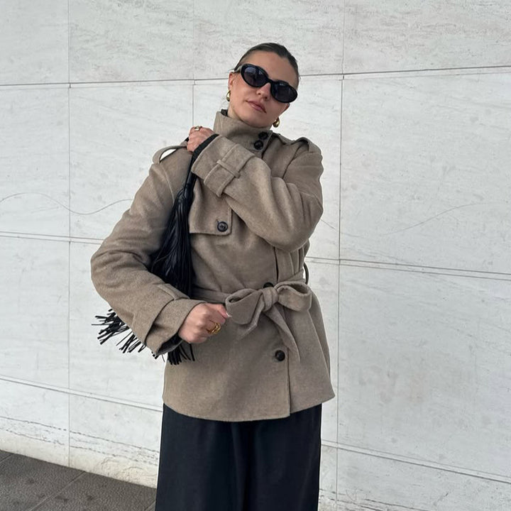 Women's short trench coat with belt and stand-up collar Amarae