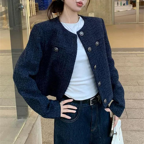Veste courte élégante pour femme en tissu texturé avec des détails de boutons décoratifs Chic & Stil