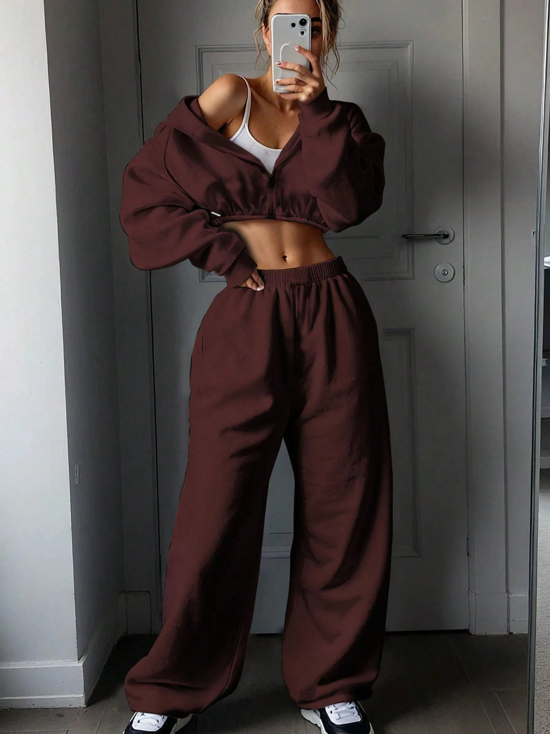 Casual women's tracksuit with an oversized hoodie and a wide fit Lune London