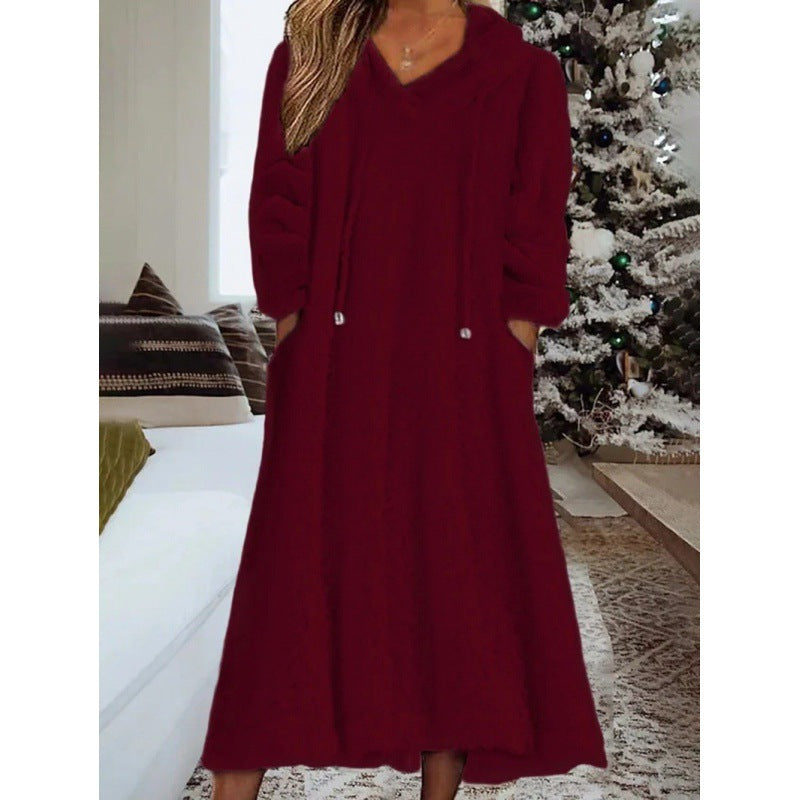 Ladies maxi dress made of teddy fleece with hood, V-neck and side pockets Amarae