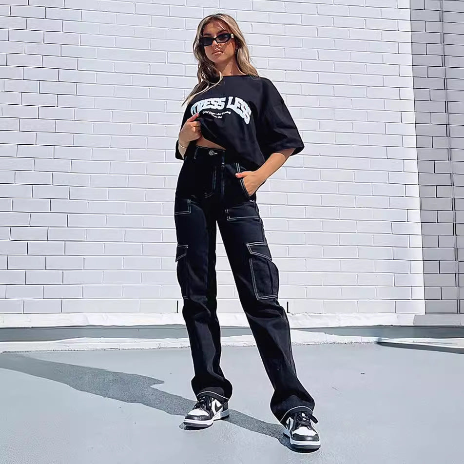 Women's cargo jeans in a modern cut with practical pockets and stylish contrast stitching