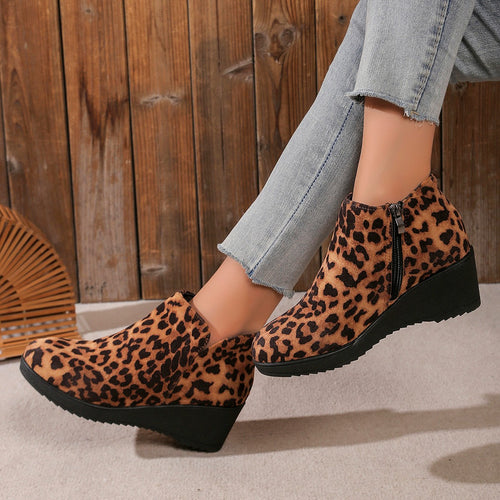 Women’s platform heel ankle boots in soft suede Amarae