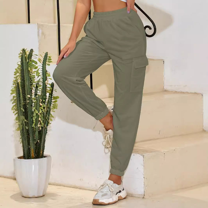 Cargo pants for women with elastic waistband and practical pockets Lune London