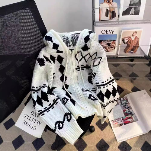 Cardigan en tricot épais pour femmes avec un motif accrocheur et une coupe confortable Chic & Stil