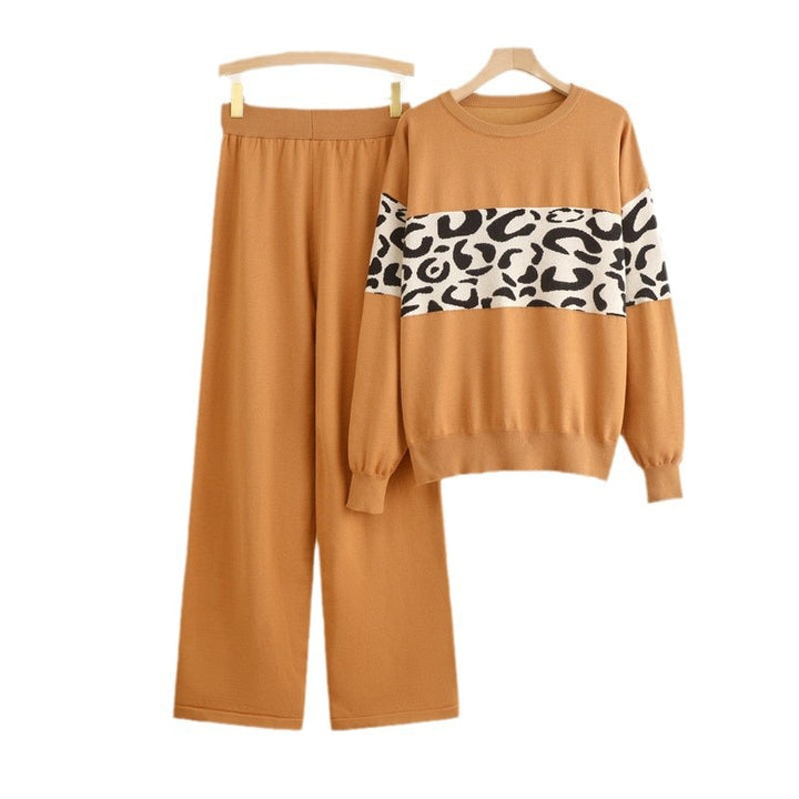Trendy leisure set for women with a chic leopard pattern