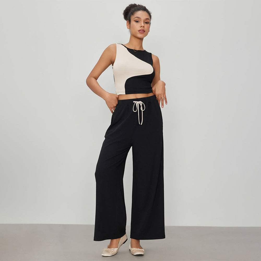 Top court pour femmes avec un design asymétrique et des contrastes à la mode Chic & Stil
