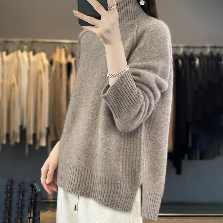 Cozy knit sweater for women with raglan sleeves and a fine ribbed texture Lune London