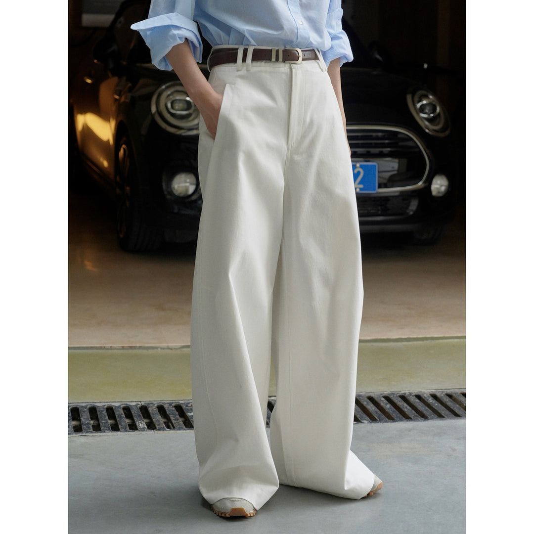 Ladies high-waisted pleated trousers with extra wide leg and side pockets Amarae