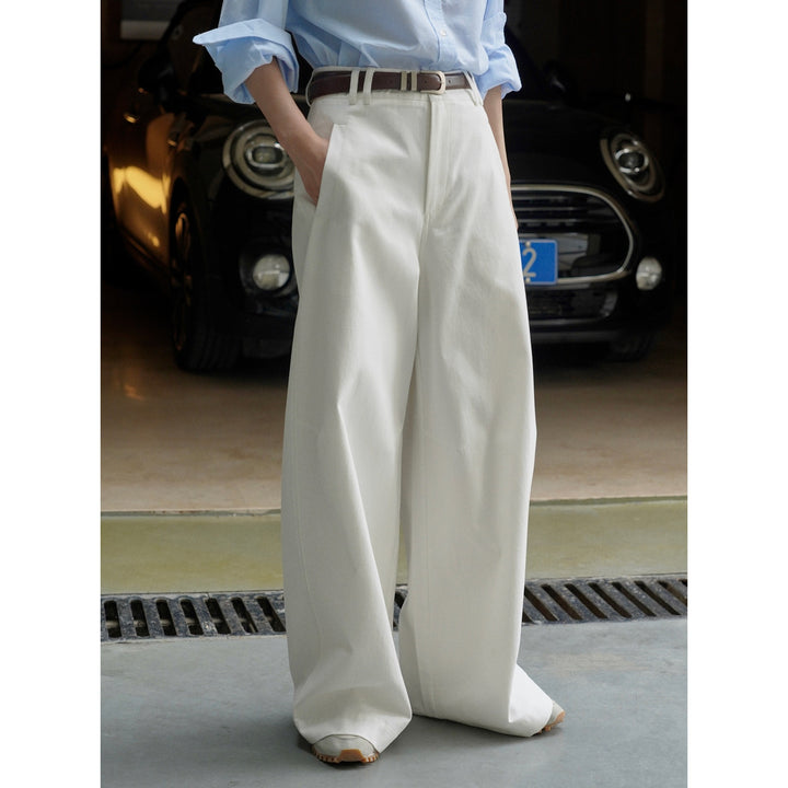 Ladies high-waisted pleated trousers with extra wide leg and side pockets Amarae