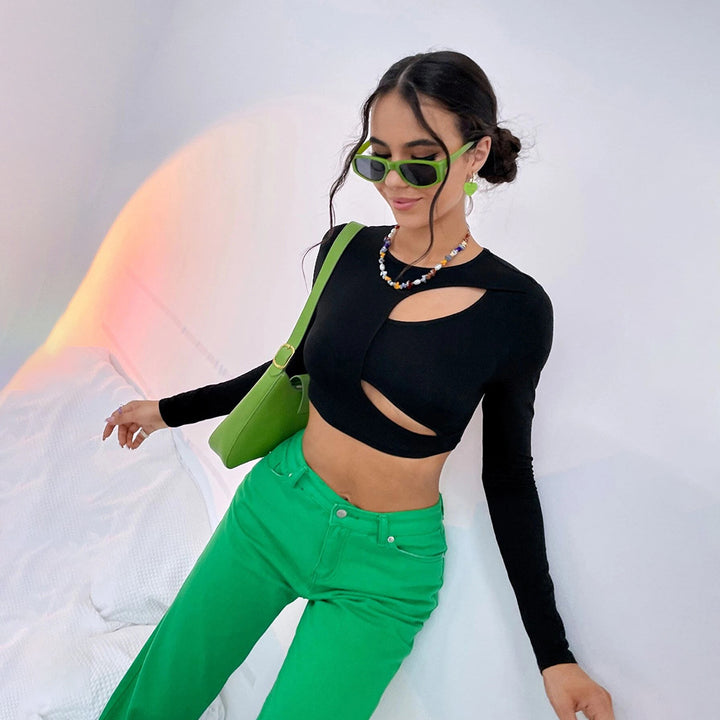 Chic & Stil women's short top with asymmetric cut design and trendy long sleeves
