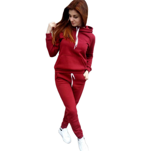 Women's sports set with a casual cut and practical pockets Amarae