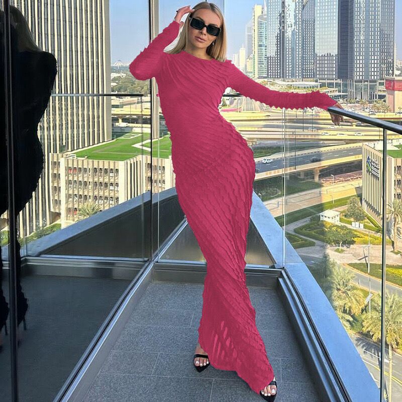 Elegant long dress for women with a chic wave design and style
