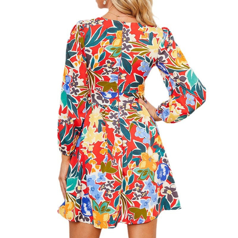 Elegant maxi dress for women with a floral design and a flowy skirt Lune London