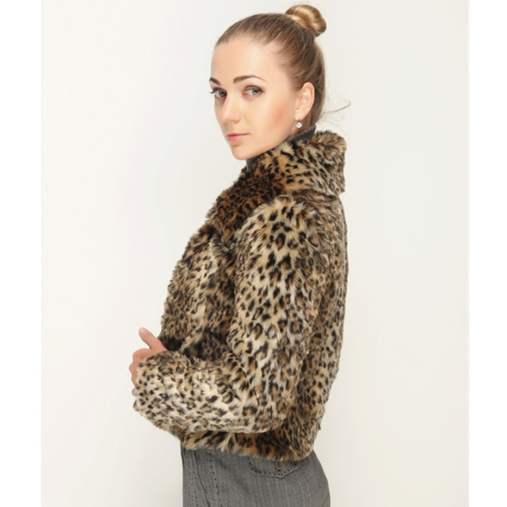 Ladies short jacket made of synthetic fur with a tailored cut, lapel collar and concealed closure Amarae