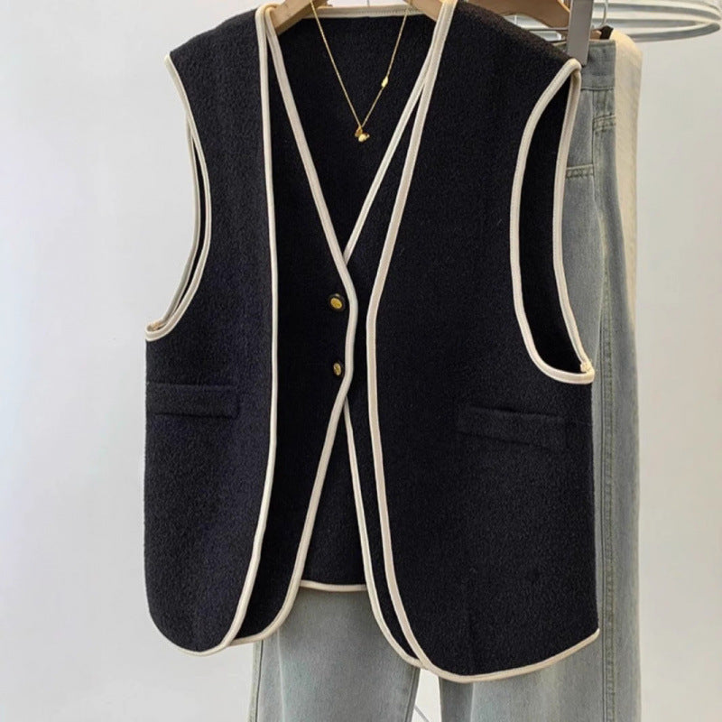 Women's soft fleece vest with an elegant V-neck and chic style pockets