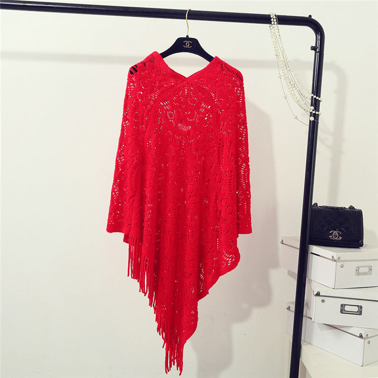 Ladies elegant poncho with decorative lace pattern Lune London