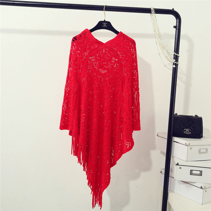 Ladies elegant poncho with decorative lace pattern Lune London
