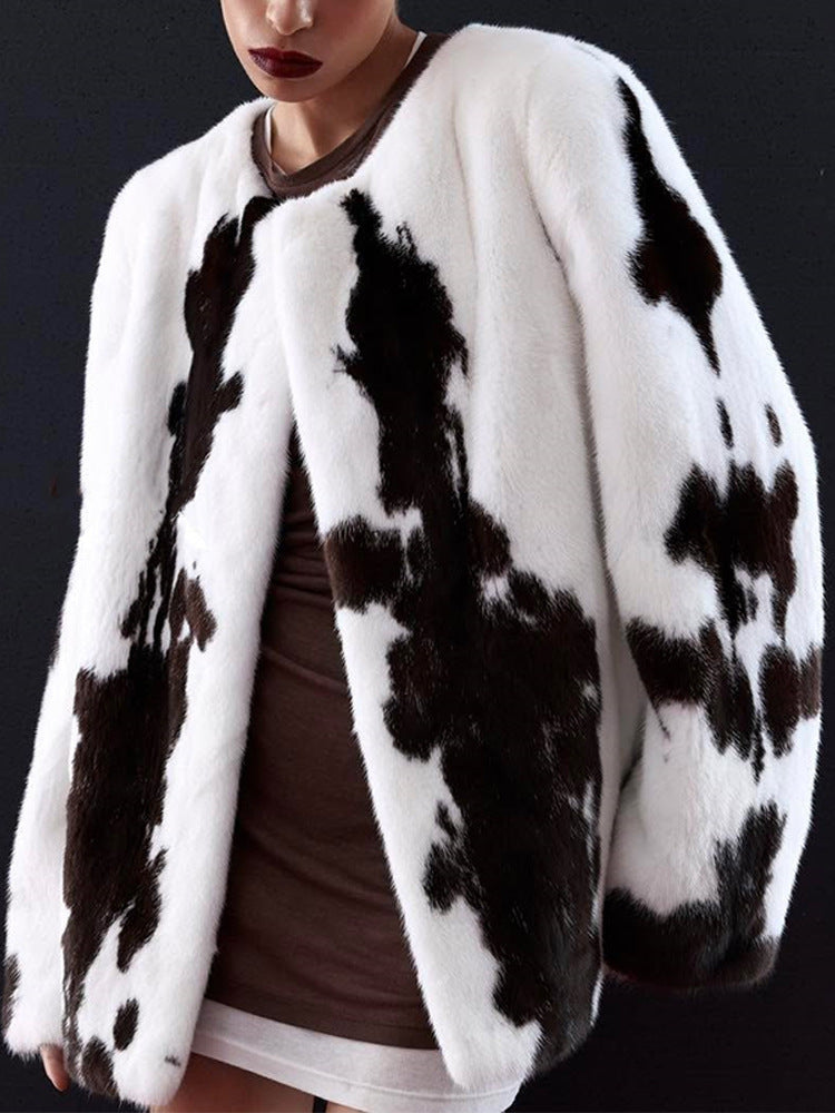 Women's short coat made of faux fur with boxy silhouette and cow print pattern Amarae