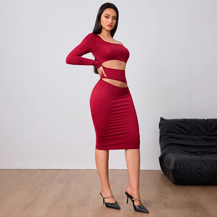 Robe midi découpée ajustée pour femme avec design asymétrique et manches longues Chic & Stil