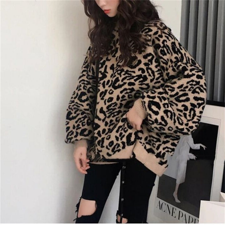 Oversized knit sweater for women with leopard pattern and soft material Lune London