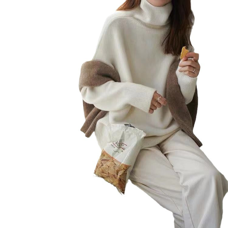Pull à col roulé féminin confortable en matériau doux avec une coupe oversize Chic & Stil