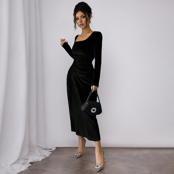 Robe midi femme avec un élégant décolleté carré et des détails de volants raffinés Chic & Stil
