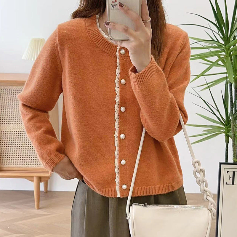 Cardigan femme en maille fine avec fermeture à bouton décoratif et structures côtelées douces Chic & Stil